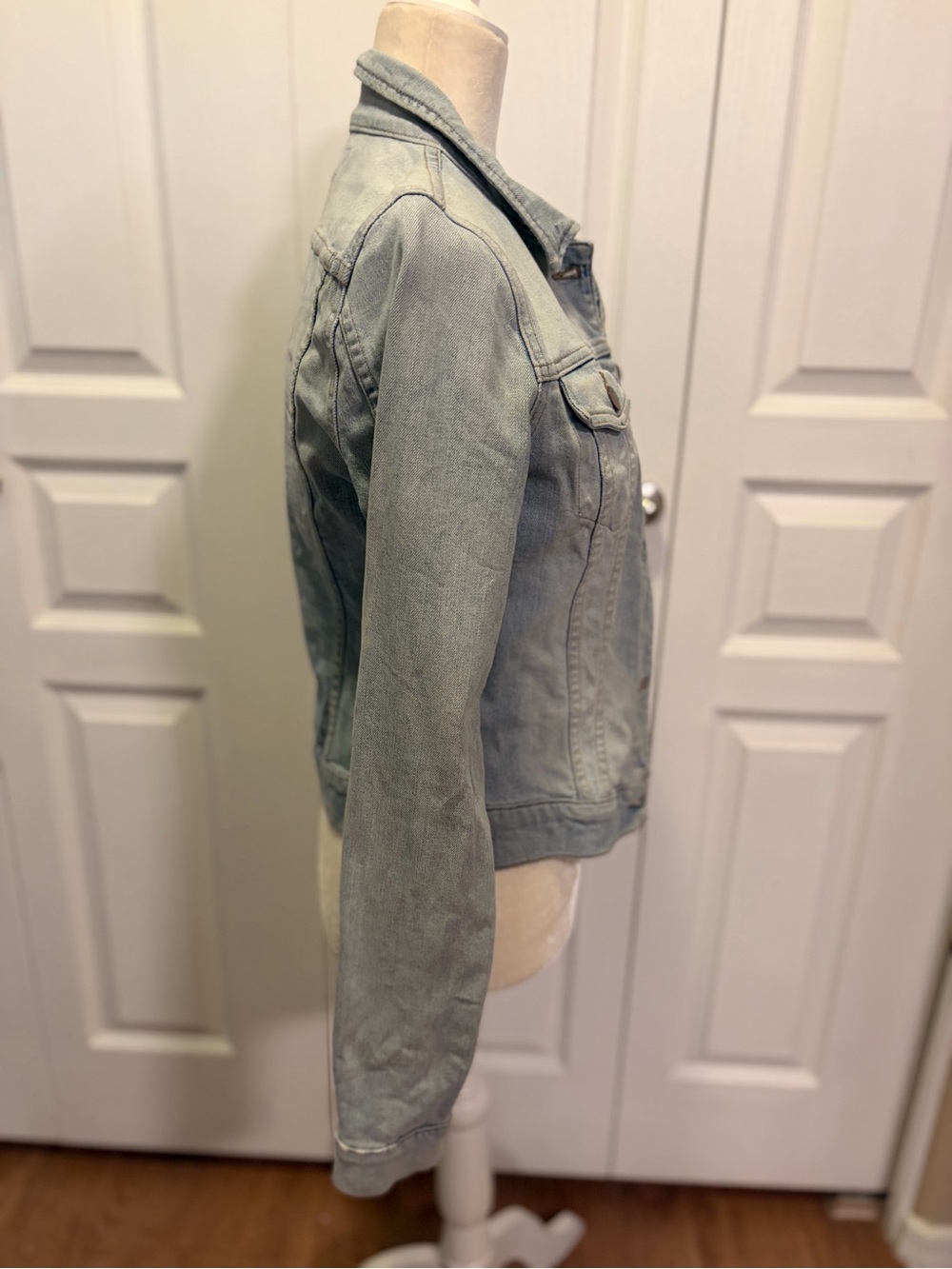 J Brand Classic Light Wash Denim Jacket - Small - Picture 4 of 13